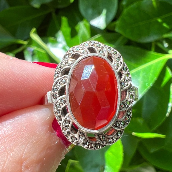 VINTAGE ART DECO BELGIUM 835 SILVER OVAL FACETED CARNELIAN MARCASITE RING